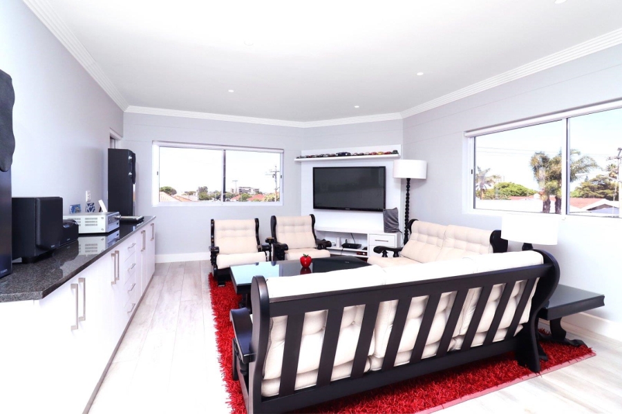 2 Bedroom Property for Sale in Oakdale Western Cape